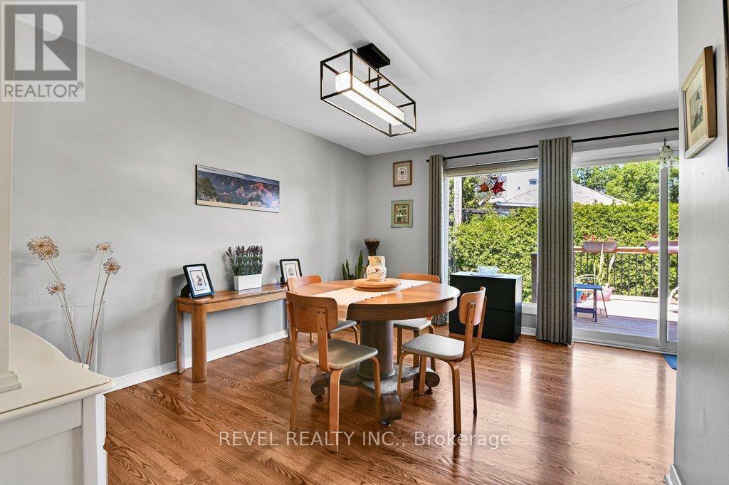 Oak hardwood flooring throughout - 2555 Regina Street, Ottawa, ON