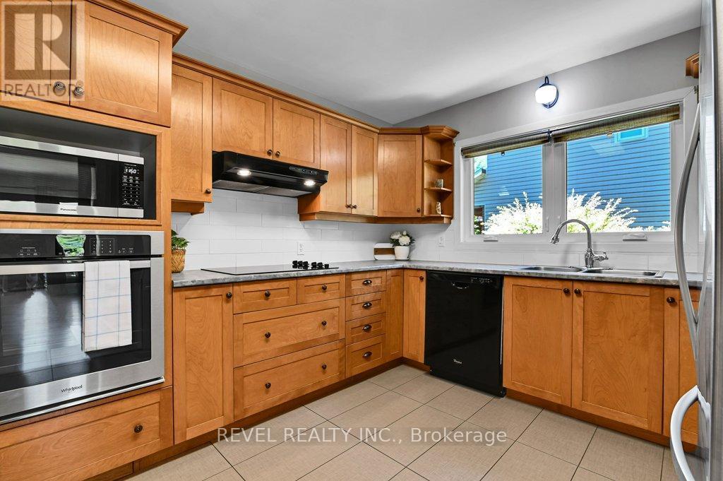 Built-in oven and electric stovetop - 2555 Regina Street, Ottawa, ON