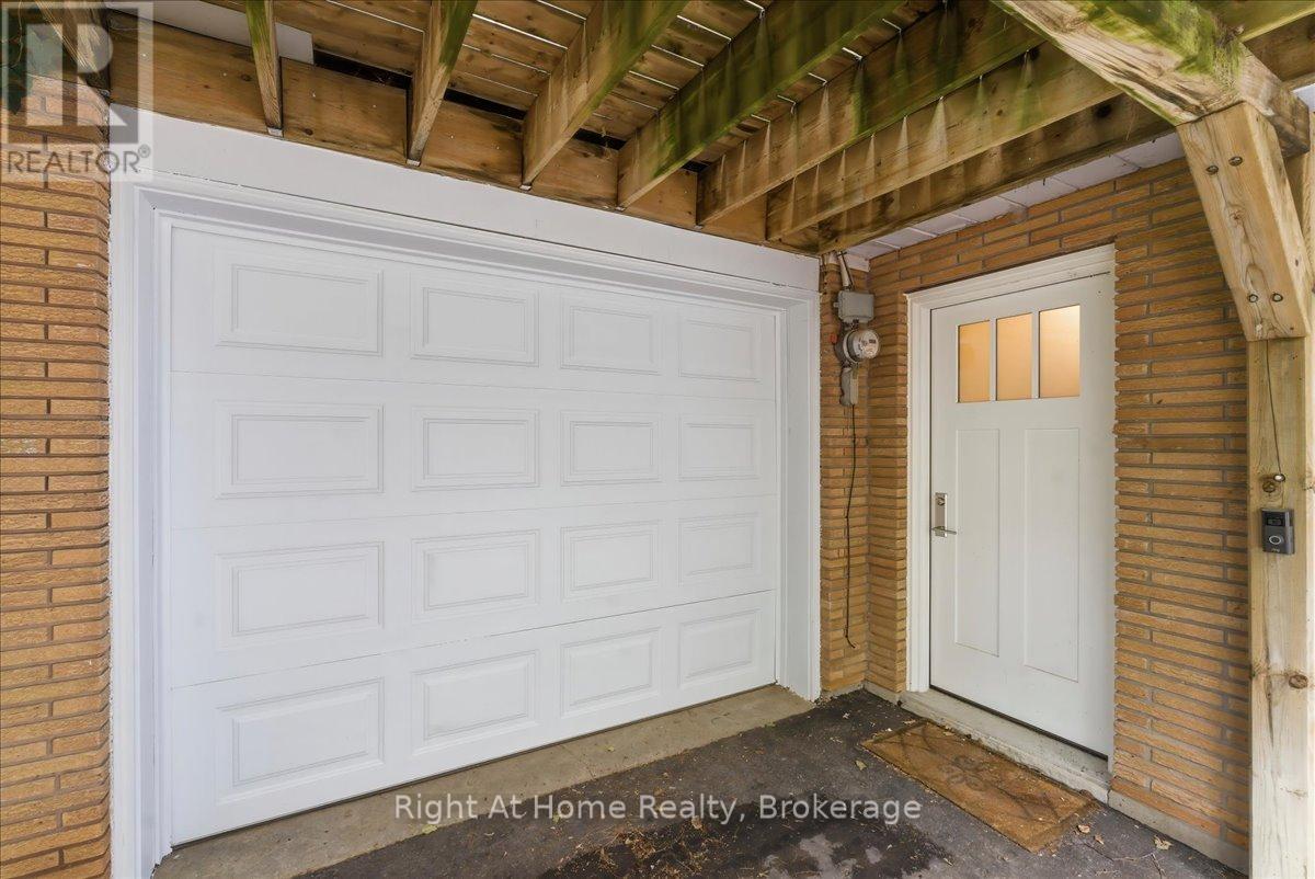 1252 Britannia Road, Burlington, ON