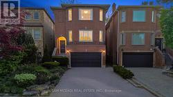 690 ORIOLE PARKWAY Toronto, ON M4R 2C5