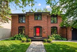 40 STONEMANSE COURT Toronto, ON M1G 3V3