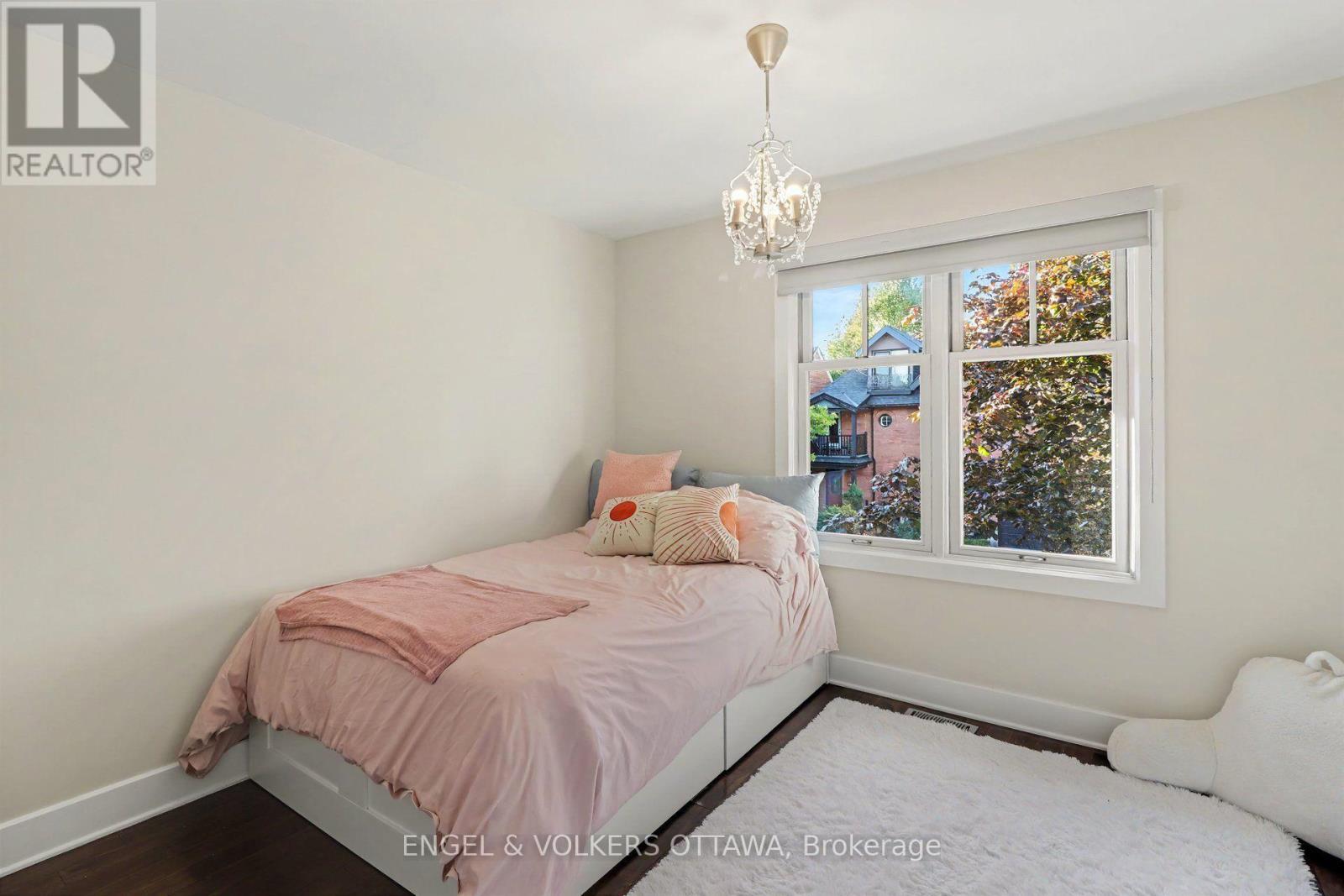 26 Melgund Avenue, Ottawa, ON