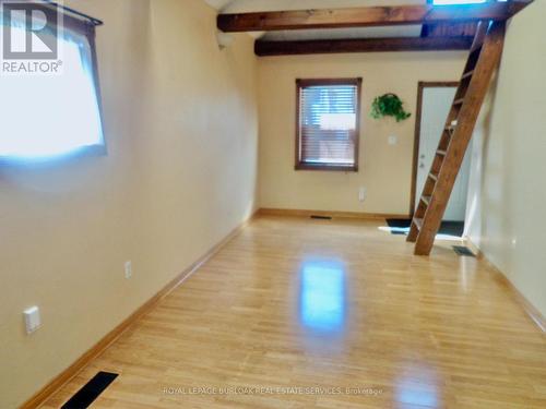 Great room open concept and vaulted ceiling - 57 Harrison Avenue, Hamilton, ON 