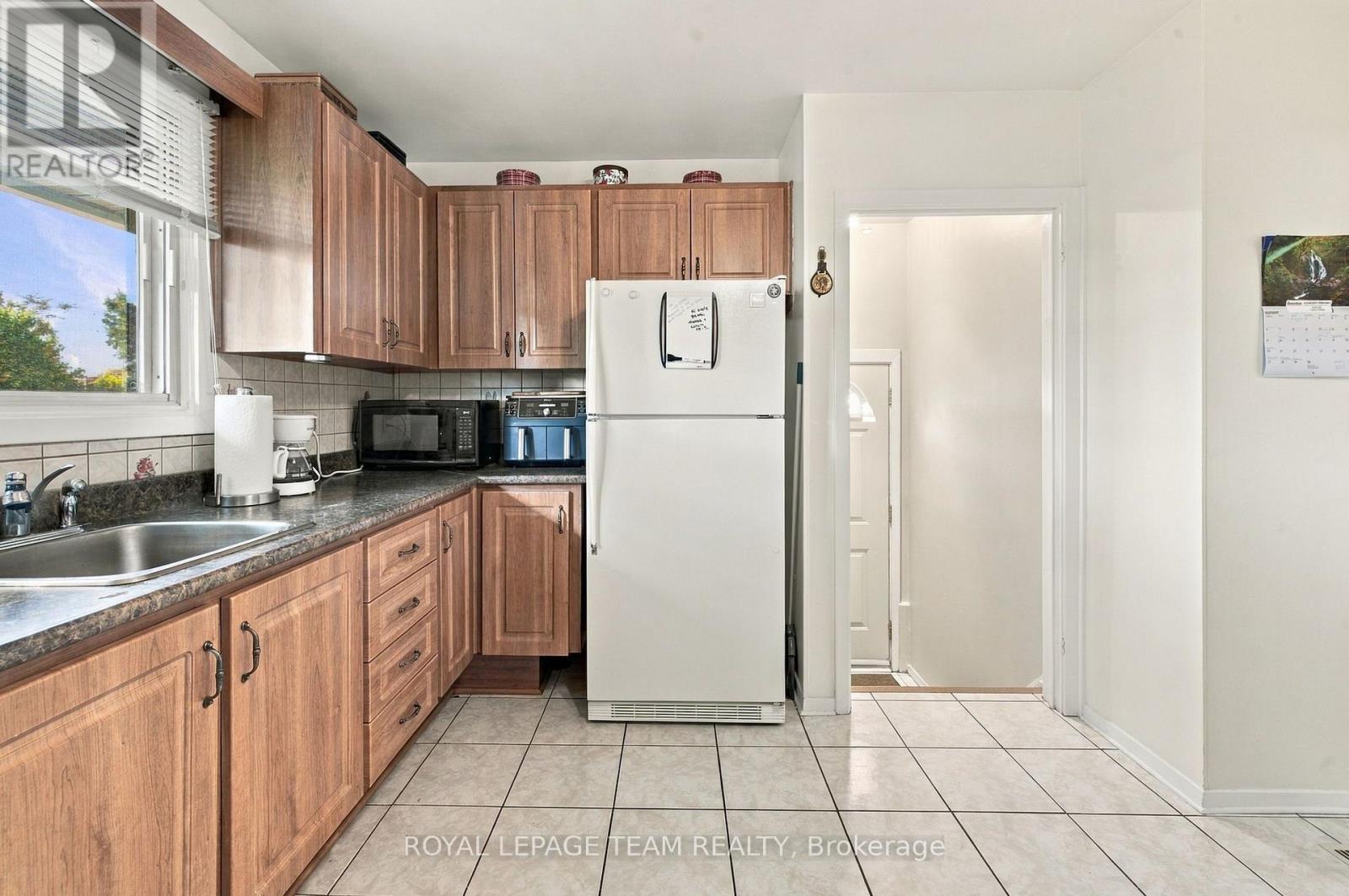2587 Roman Avenue, Ottawa, ON