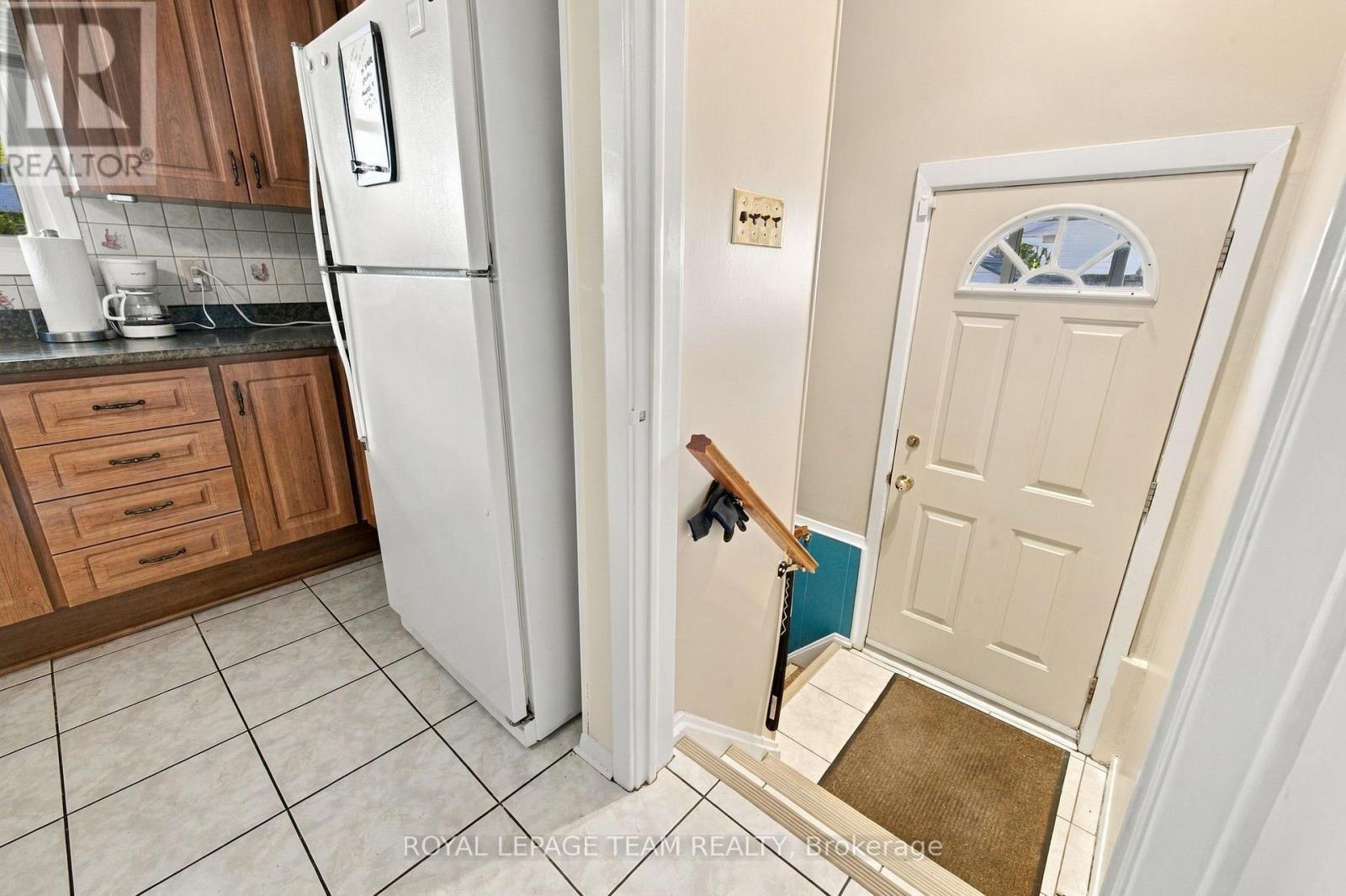 2587 Roman Avenue, Ottawa, ON