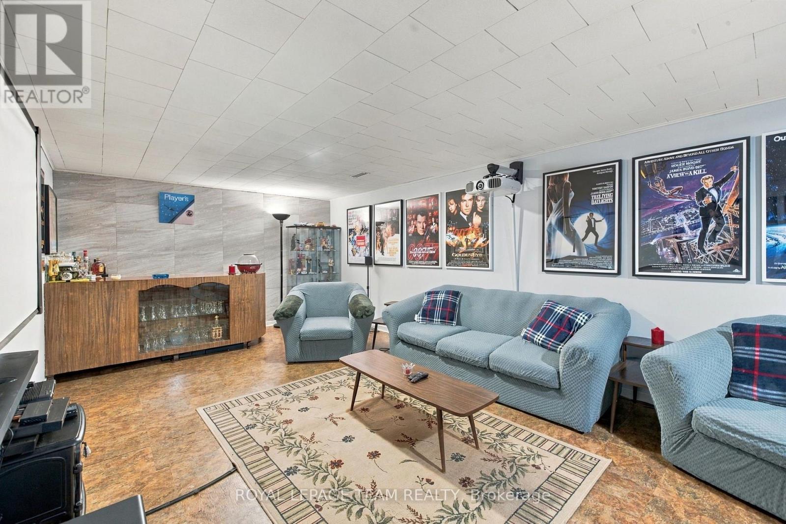 2587 Roman Avenue, Ottawa, ON