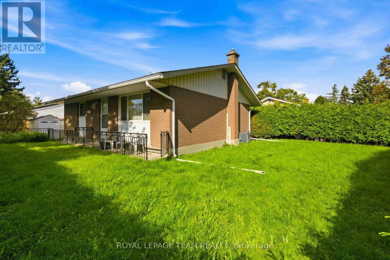 2587 Roman Avenue, Ottawa, ON