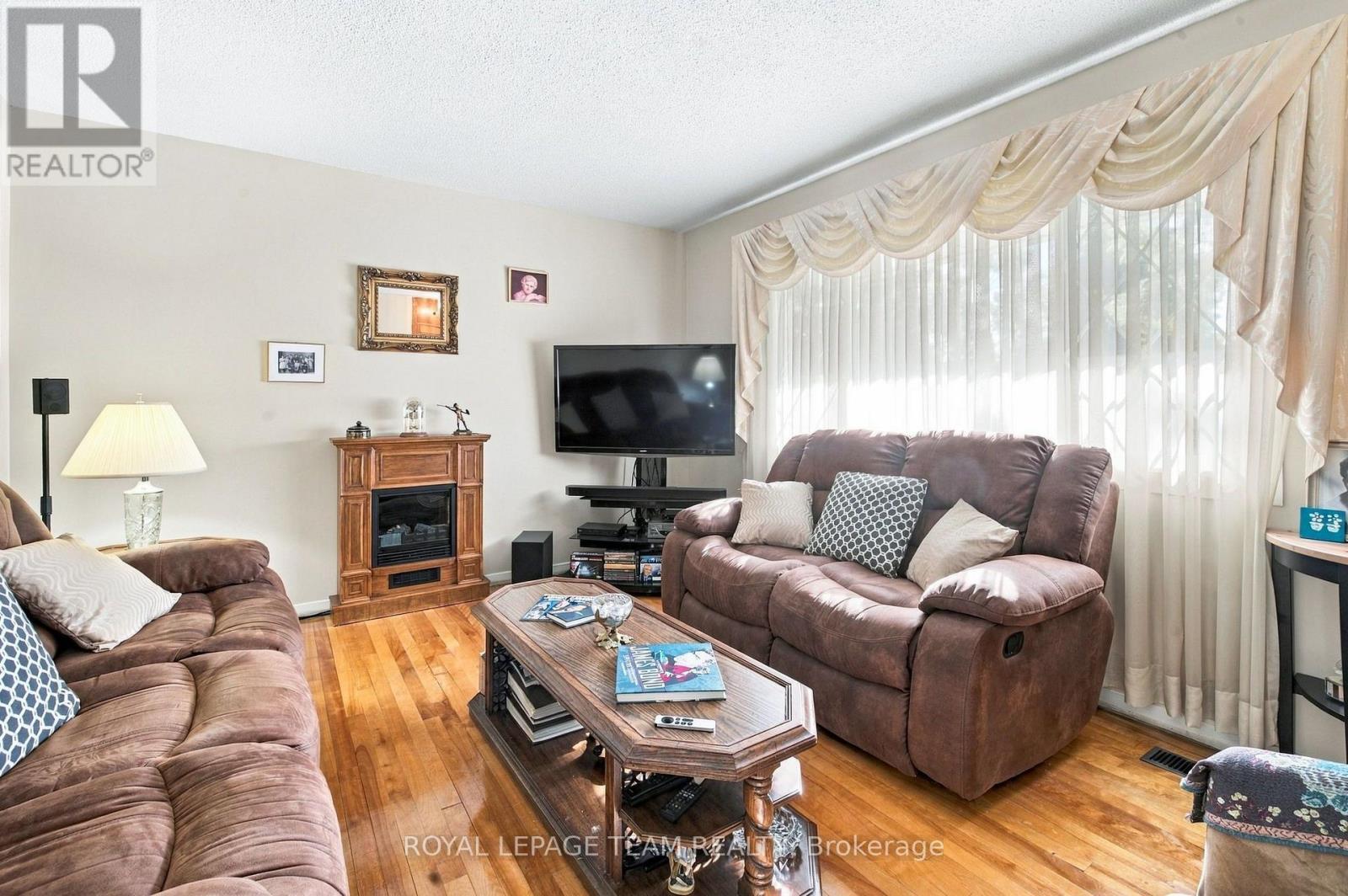 2587 Roman Avenue, Ottawa, ON