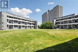 302 - 55 SUNNY GLENWAY Toronto, ON M3C 2Z5