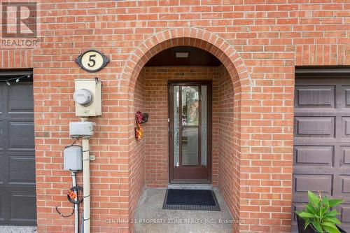 5 BRIAR PATH  Brampton, ON L6T 2A2