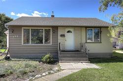 522 Daer BLVD  Winnipeg, MB R3K 1C5