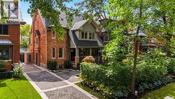 37 ST ANDREWS GARDENS Toronto, ON M4W 2C9
