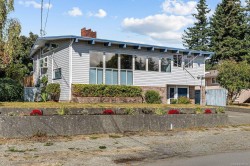 376 McCarthy St Campbell River, BC V9W 2R6