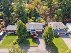 485 Carson Rd Colwood, BC V9C 2C4