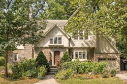 2 Oak Knoll Drive  Hamilton, ON L8S 4C2