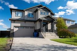 15 Stan Bailie DR  Winnipeg, MB R3Y 0L4