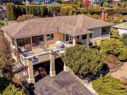 916 Claremont Ave Saanich, BC V8Y 1K3