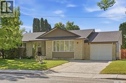 24 Harrison CRESCENT  Saskatoon, SK S7J 2L1