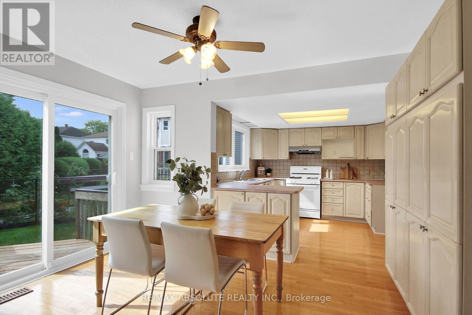 Huge Kitchen w Eating Area - 38 Forestglade Crescent, Ottawa, ON
