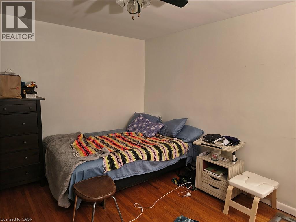 Primary Bedroom with 2 double closets - 2428 Eileen Drive, Burlington, ON