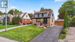 82 SCARBOROUGH HEIGHTS BOULEVARD Toronto, ON M1M 2V4