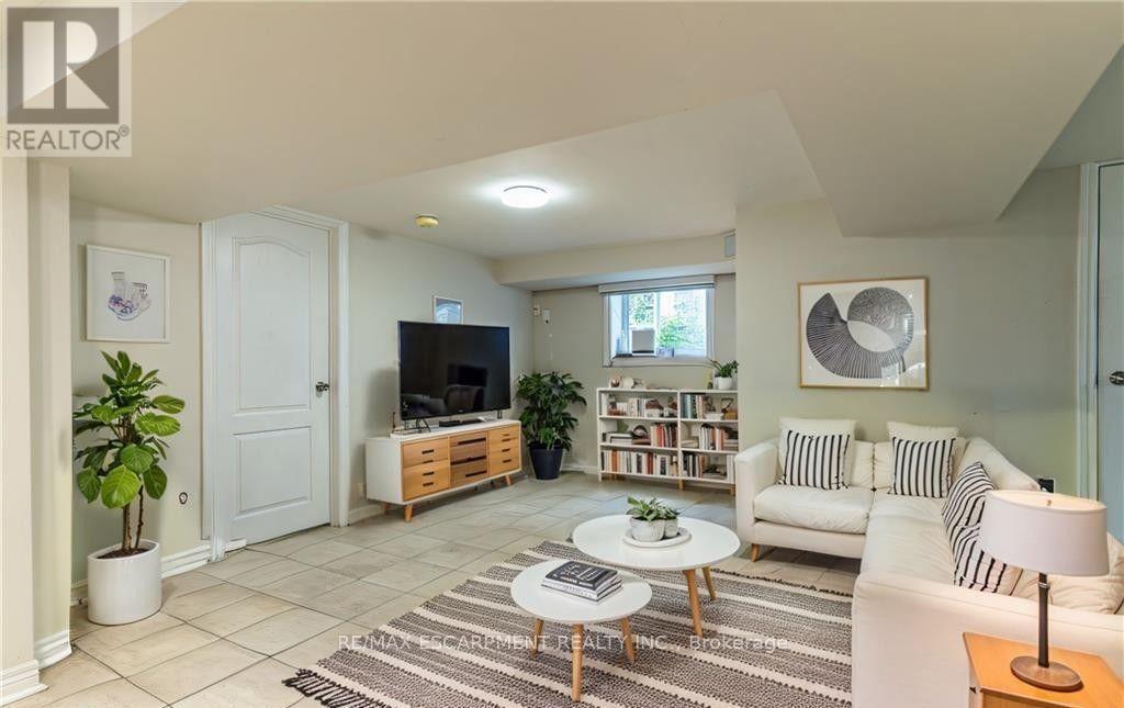 2 - 609 Mohawk Road E, Hamilton, ON