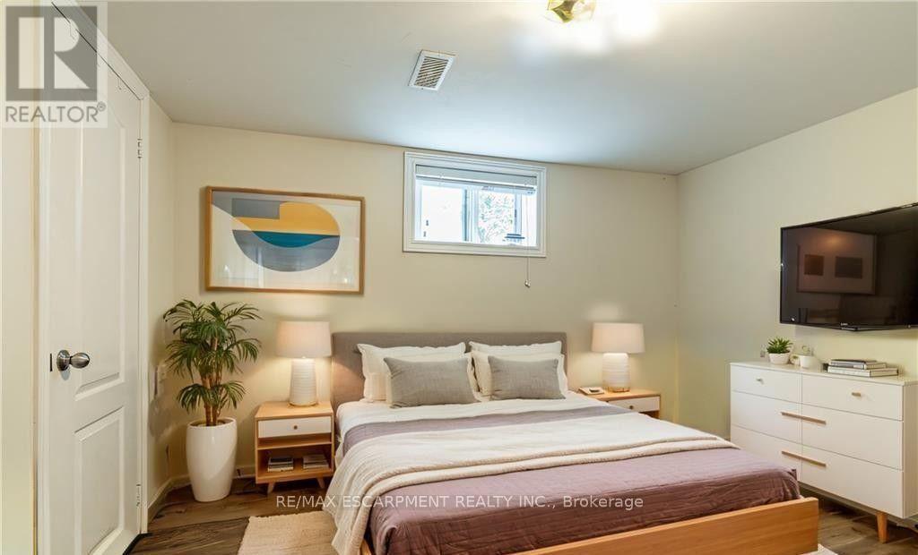 2 - 609 Mohawk Road E, Hamilton, ON