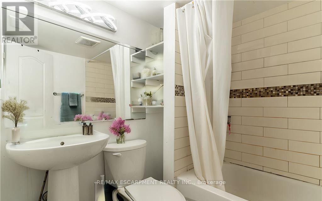 2 - 609 Mohawk Road E, Hamilton, ON