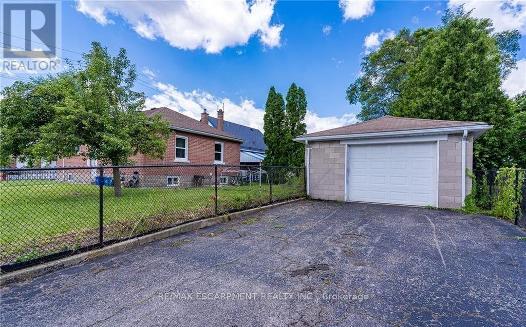 2 - 609 Mohawk Road E, Hamilton, ON