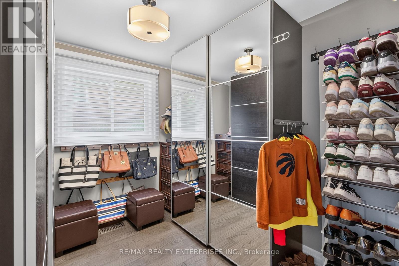 1957 Delaney Drive, Mississauga, ON