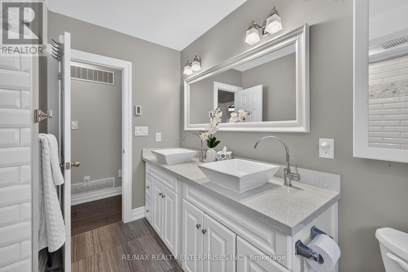 1957 Delaney Drive, Mississauga, ON