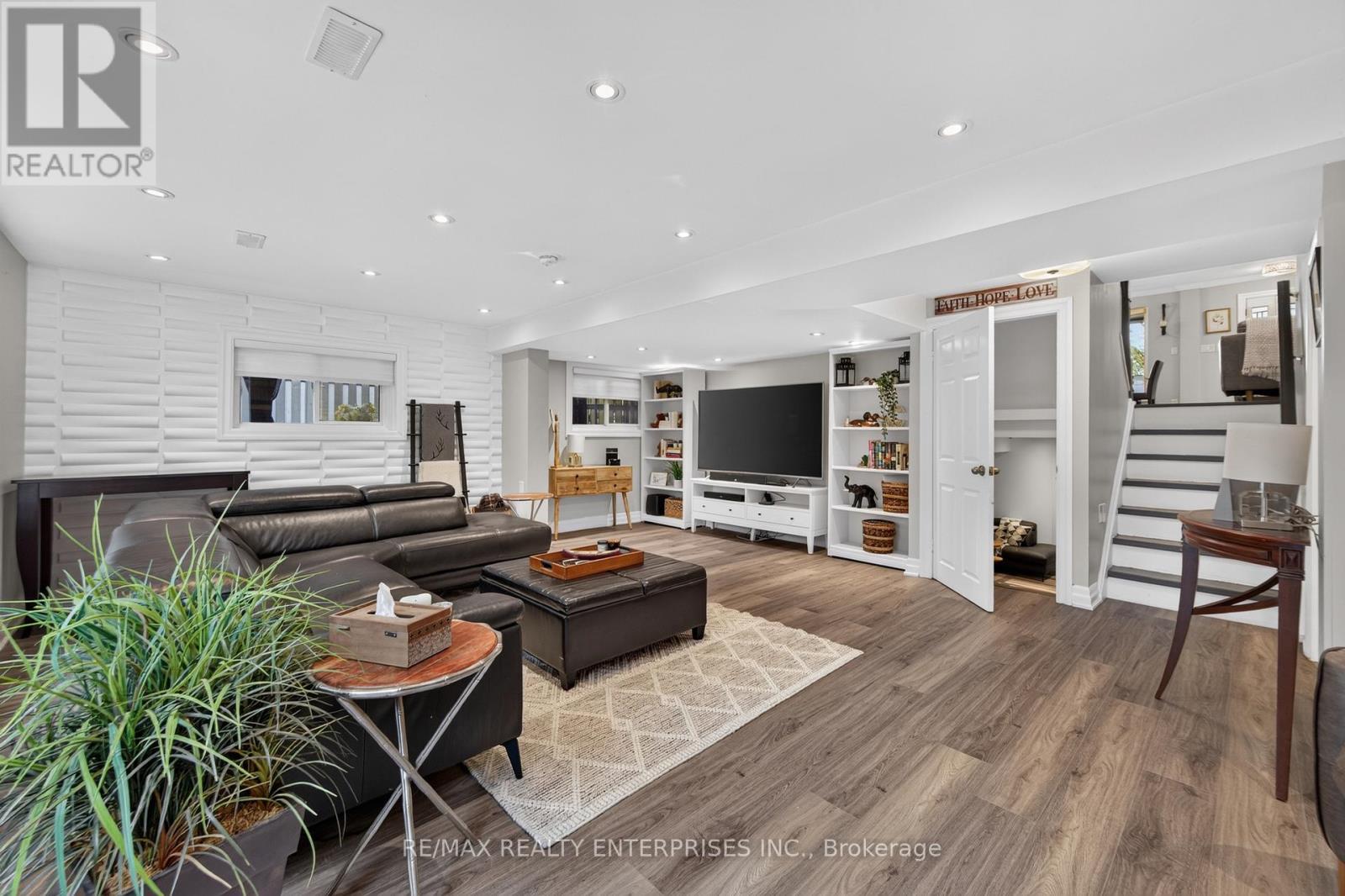 1957 Delaney Drive, Mississauga, ON