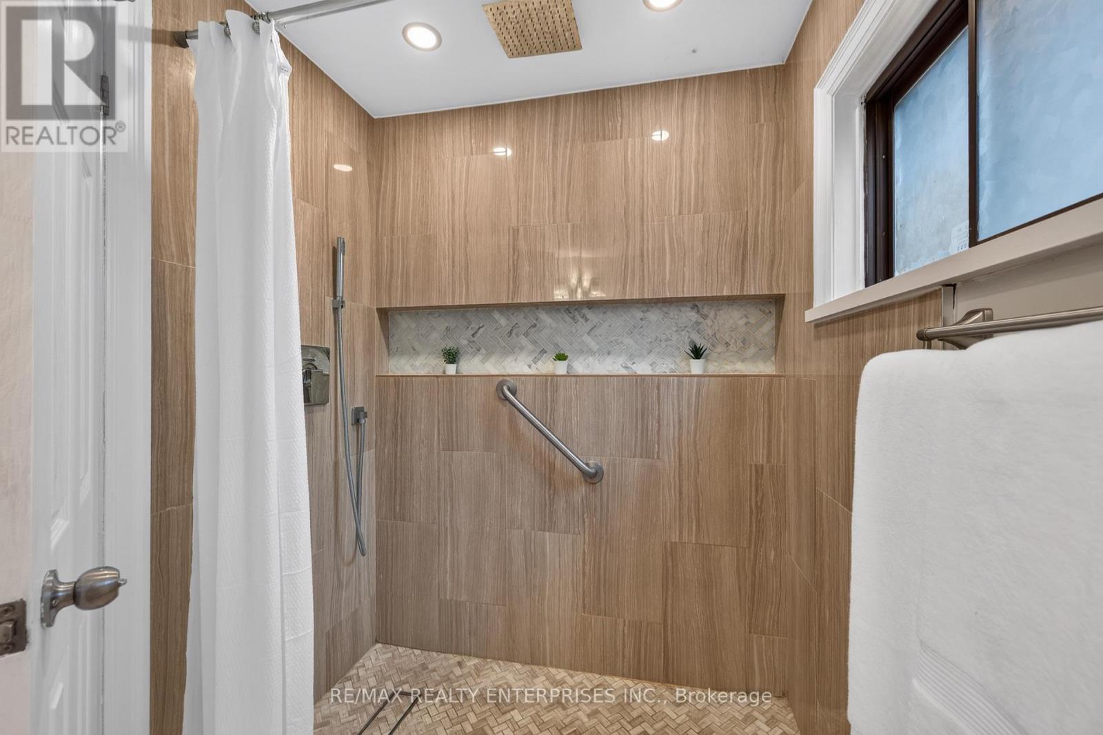 1957 Delaney Drive, Mississauga, ON