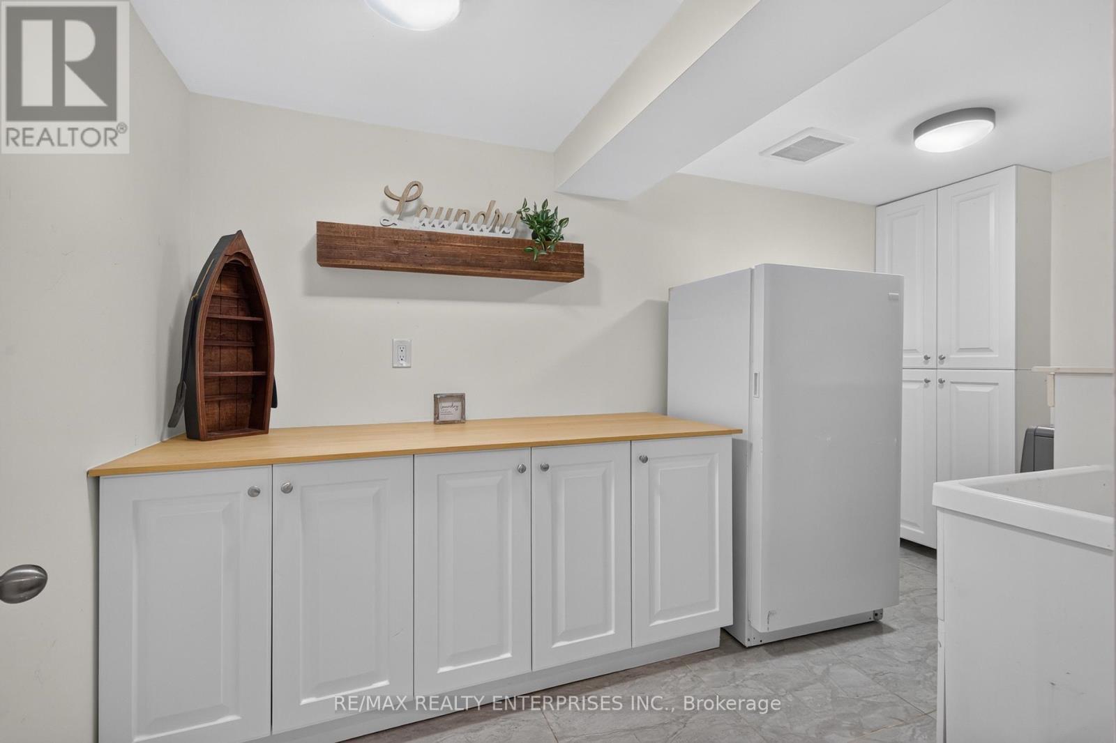 1957 Delaney Drive, Mississauga, ON