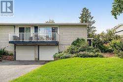 16 WOODMOUNT CRESCENT Ottawa, ON K2E 5R1