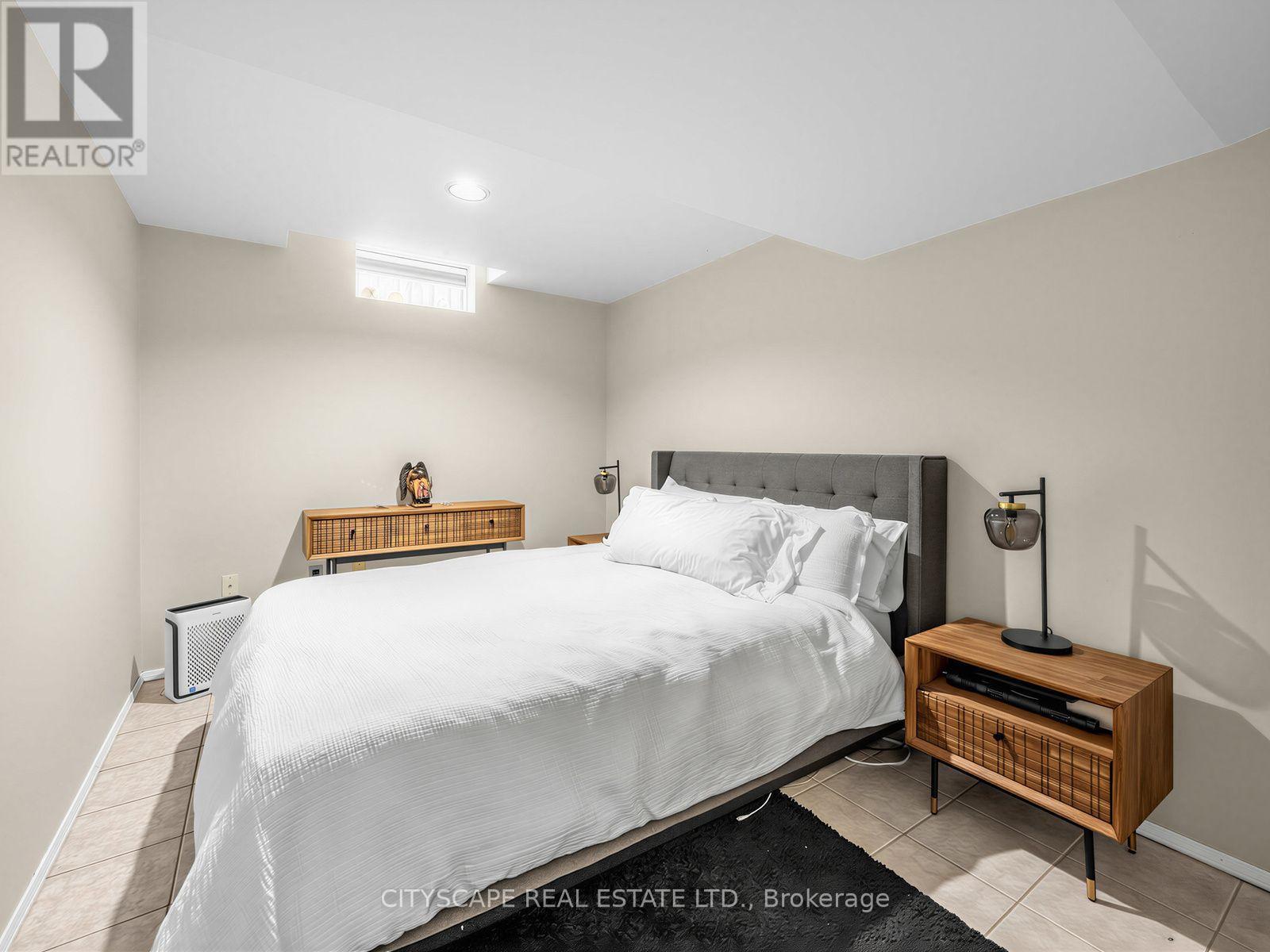 5610 Cortina Crescent, Mississauga, ON