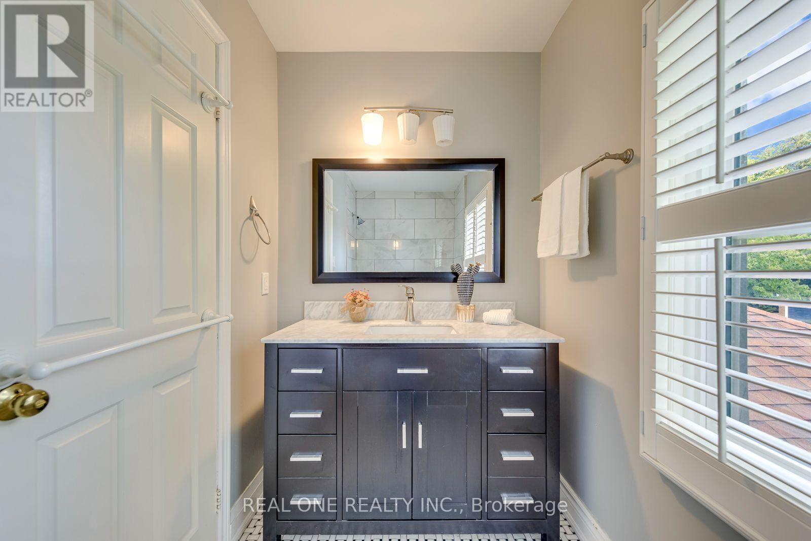 3944 Glamis Court, Mississauga, ON
