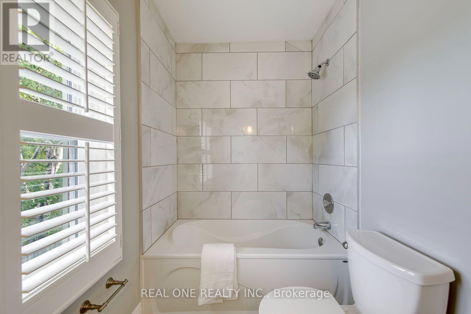 3944 Glamis Court, Mississauga, ON