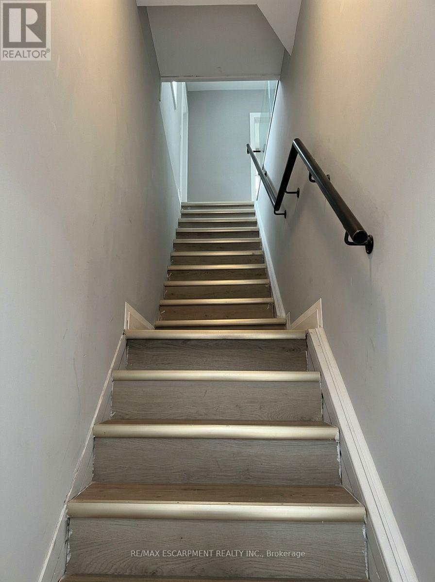 302 Queenston Road, Hamilton, ON