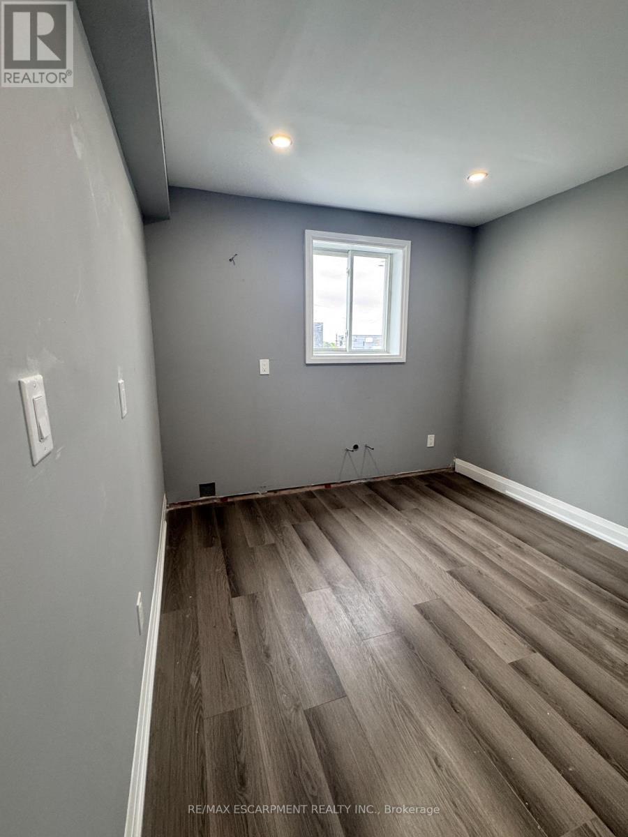 302 Queenston Road, Hamilton, ON