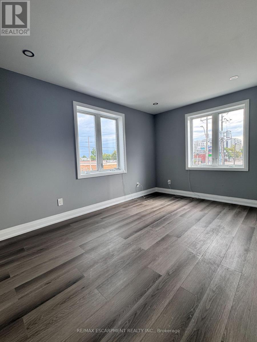 302 Queenston Road, Hamilton, ON