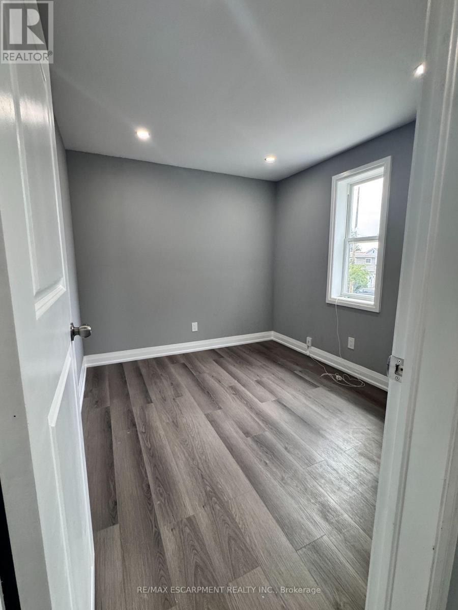 302 Queenston Road, Hamilton, ON