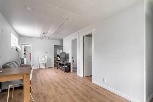 1461 Winnipeg Avenue W, Winnipeg, MB 