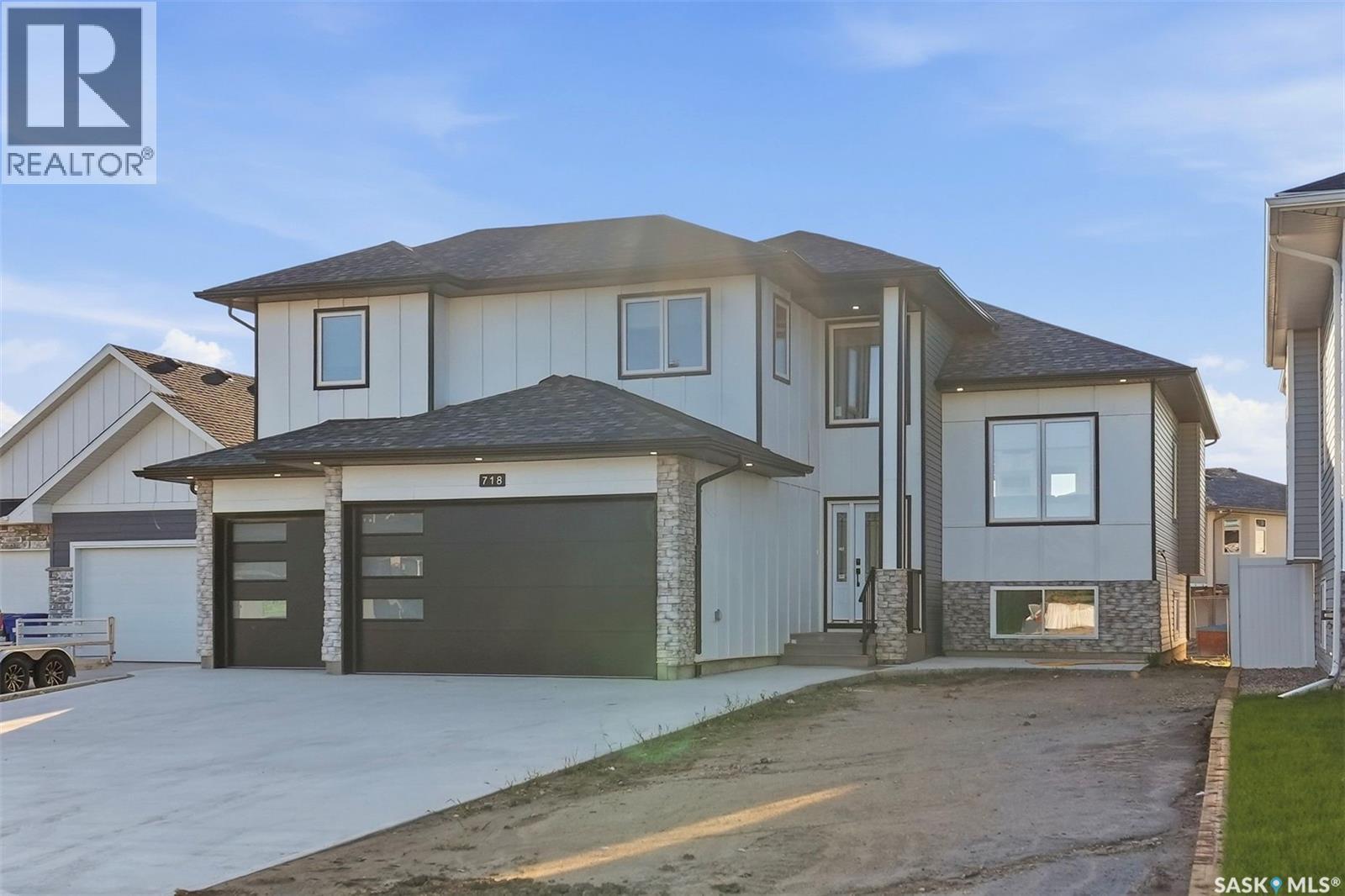 718 Weir Crescent, Warman, SK