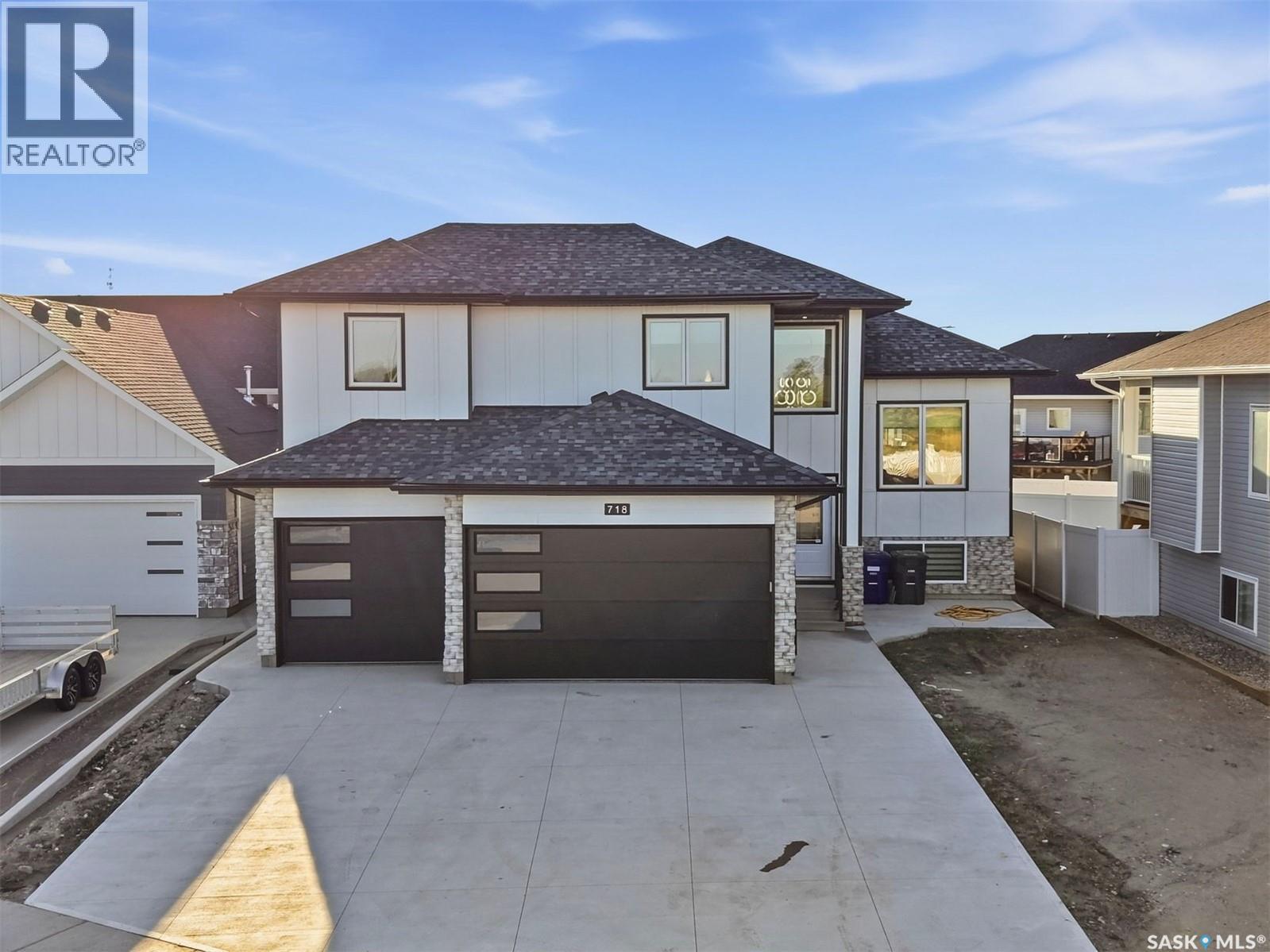 718 Weir Crescent, Warman, SK