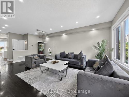 44 CEDAR LAKE CRESCENT  Brampton, ON L6Y 0P9