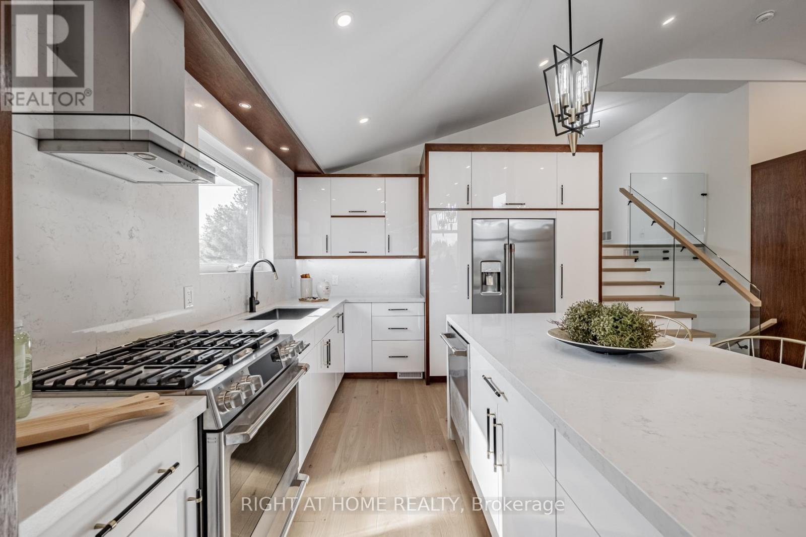 690 Hillman Crescent, Mississauga, ON