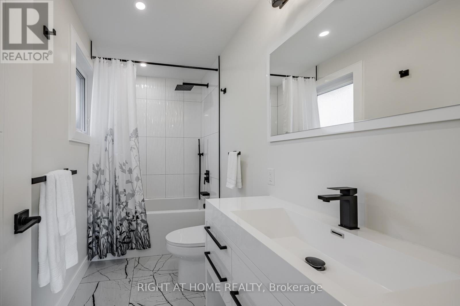 690 Hillman Crescent, Mississauga, ON
