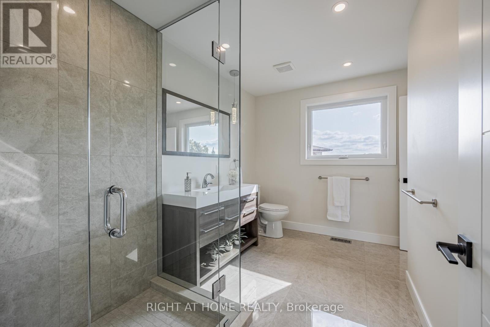 690 Hillman Crescent, Mississauga, ON