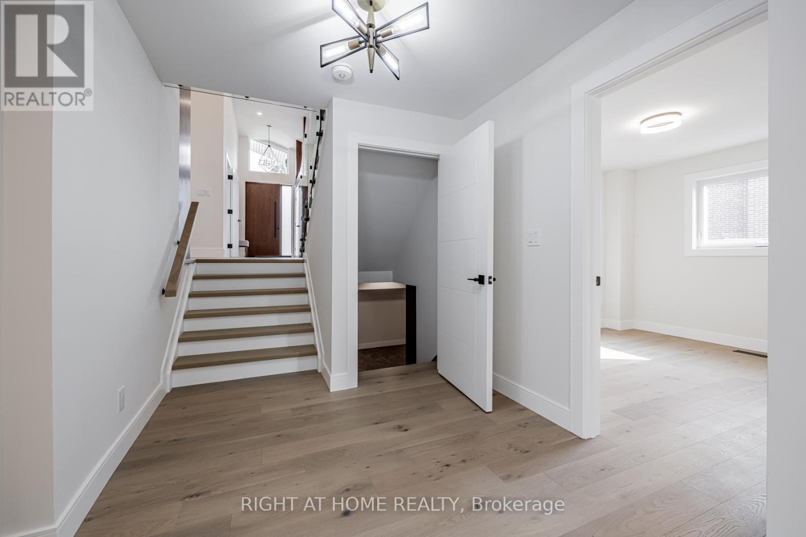 690 Hillman Crescent, Mississauga, ON